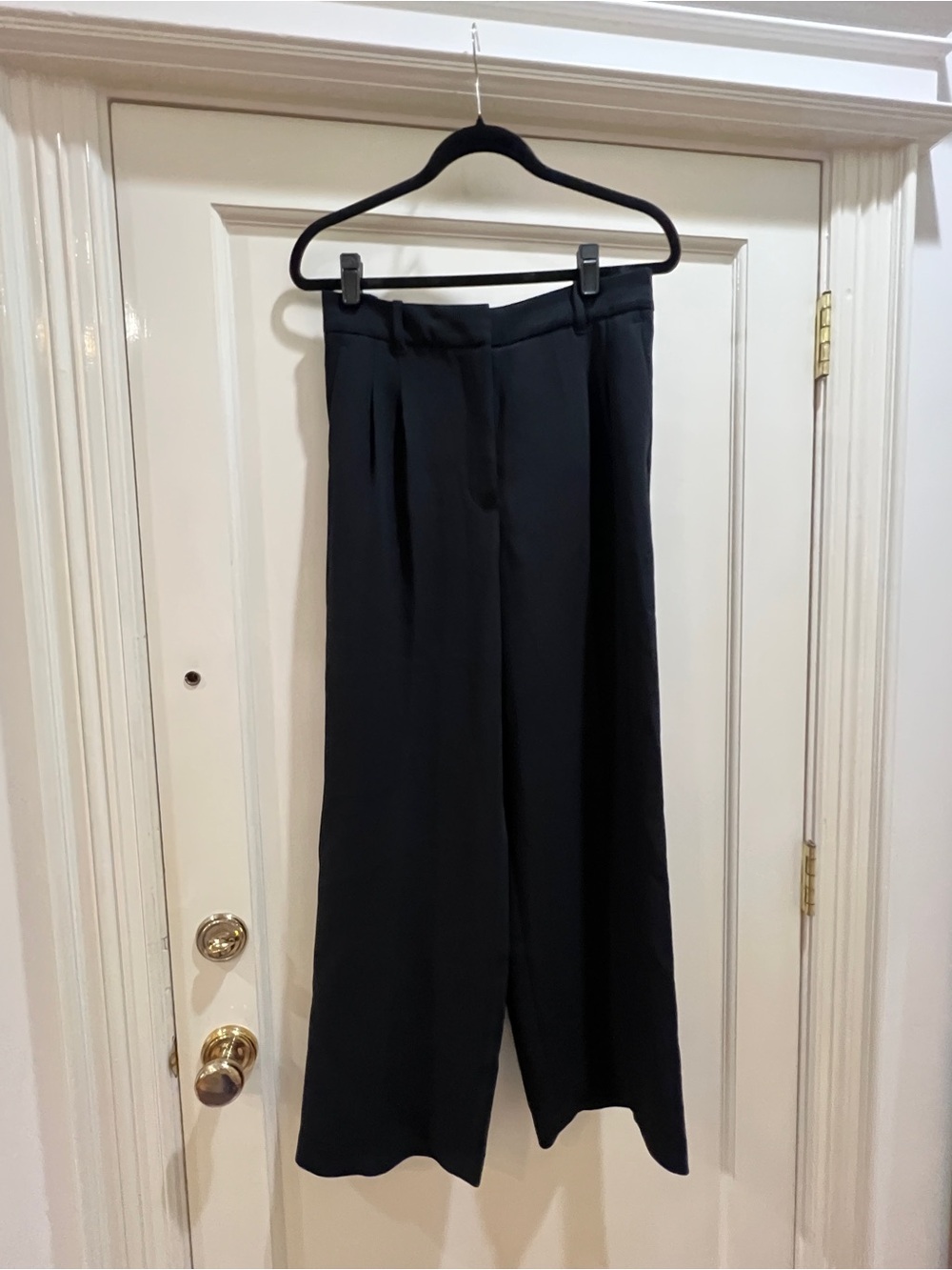 Aritzia The Effortless Pant - black - Picture 5 of 7
